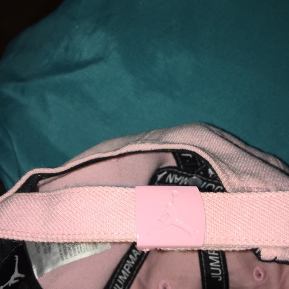 It a nice hat never been worn! - Picture 4 of 4